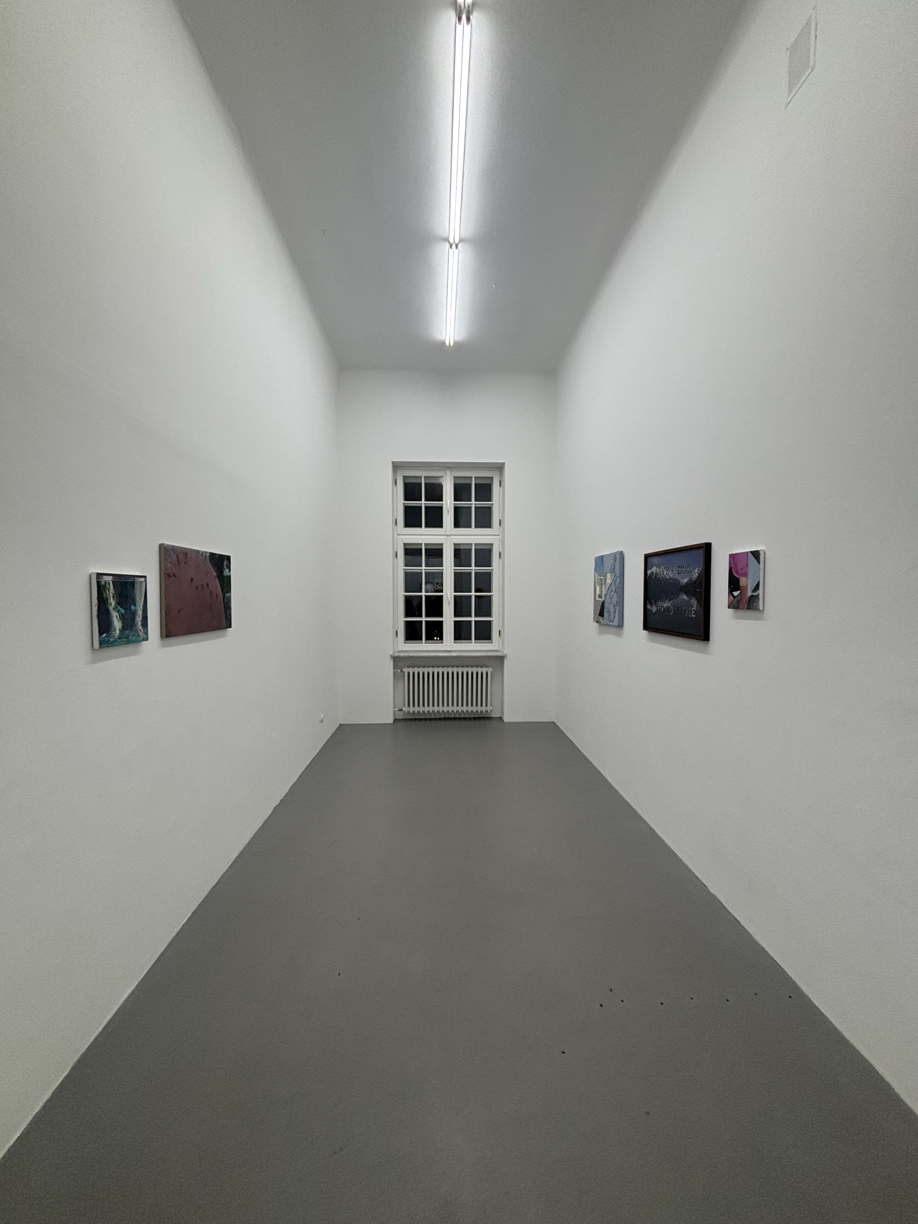 Gallery with perfectly white walls